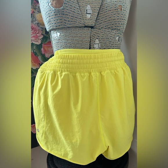 LULULEMON HOTTY HOT LR SHORT 4" Lined Sz. 14 ELECTRIC LEMON, LINED - Picture 10 of 11